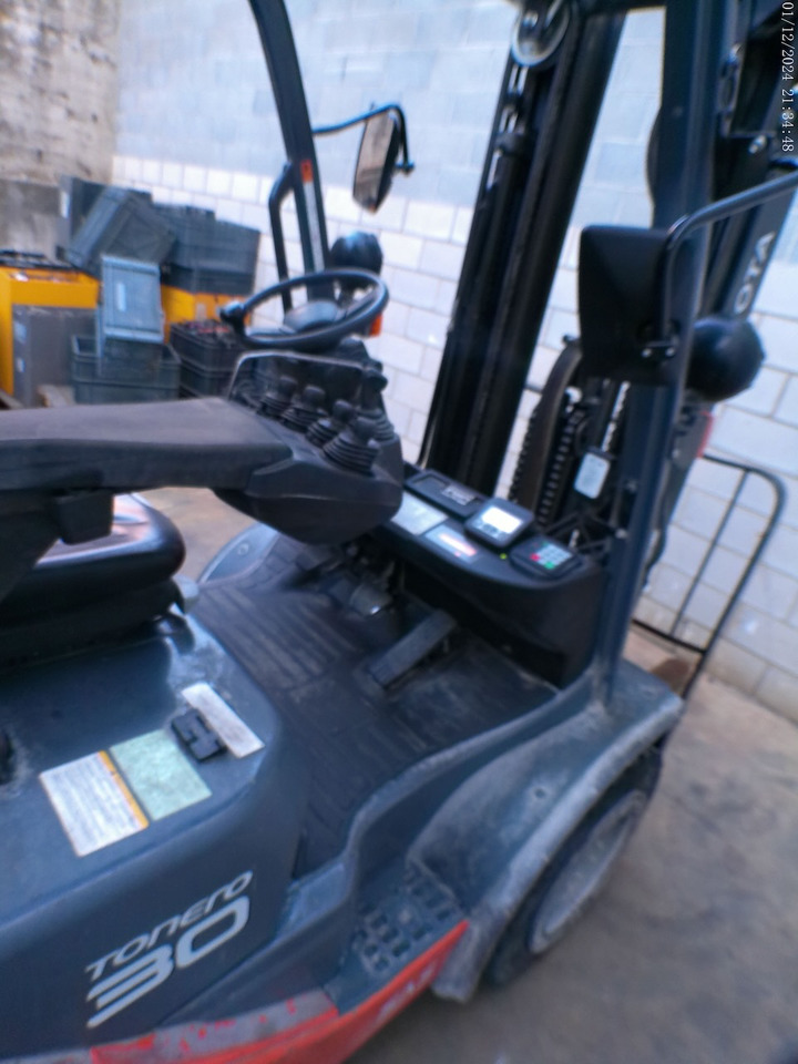 رافعة شوكية تعمل بالغاز Toyota 02-8FGF30 MATRICULADA: صورة 8