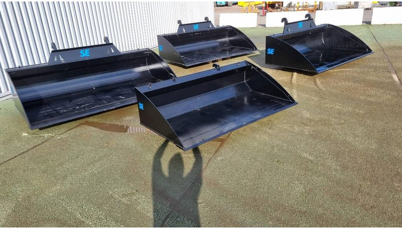 SE Equipment / Planeringsskopa / 2200 / 2400/ 2500 - بكت - آلات البناء: صورة 1 SE Equipment / Planeringsskopa / 2200 / 2400/ 2500 - بكت - آلات البناء: صورة 1