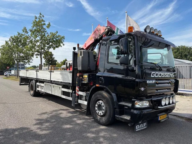 DAF CF 75.250 4x2 Fassi F215 crane Radio controlled Flat bed body - شاحنة كرين: صورة 4 DAF CF 75.250 4x2 Fassi F215 crane Radio controlled Flat bed body - شاحنة كرين: صورة 4
