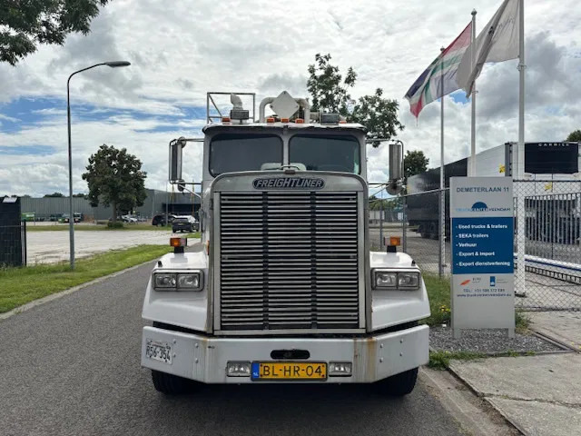 Freightliner 3 AXLE RIGID BODY chassis cabine (levering excl. opbouw) - شاحنة هيكل كابينة: صورة 2 Freightliner 3 AXLE RIGID BODY chassis cabine (levering excl. opbouw) - شاحنة هيكل كابينة: صورة 2