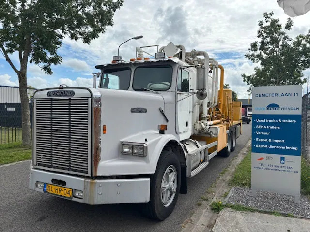 Freightliner 3 AXLE RIGID BODY chassis cabine (levering excl. opbouw) - شاحنة هيكل كابينة: صورة 1 Freightliner 3 AXLE RIGID BODY chassis cabine (levering excl. opbouw) - شاحنة هيكل كابينة: صورة 1