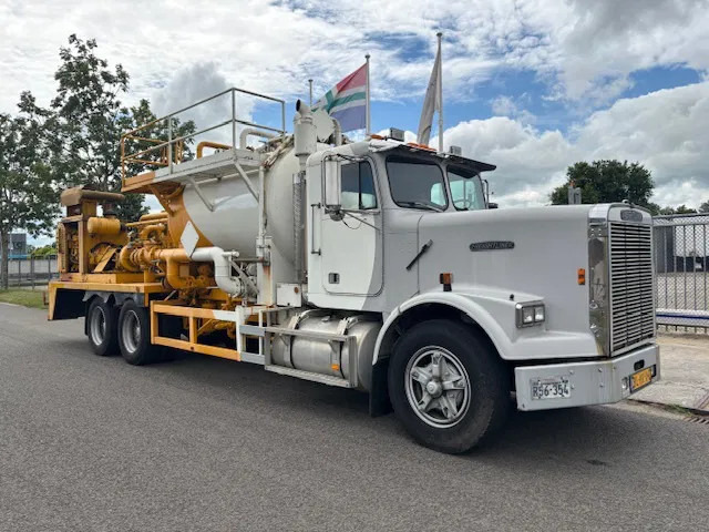 Freightliner 3 AXLE RIGID BODY chassis cabine (levering excl. opbouw) - شاحنة هيكل كابينة: صورة 3 Freightliner 3 AXLE RIGID BODY chassis cabine (levering excl. opbouw) - شاحنة هيكل كابينة: صورة 3