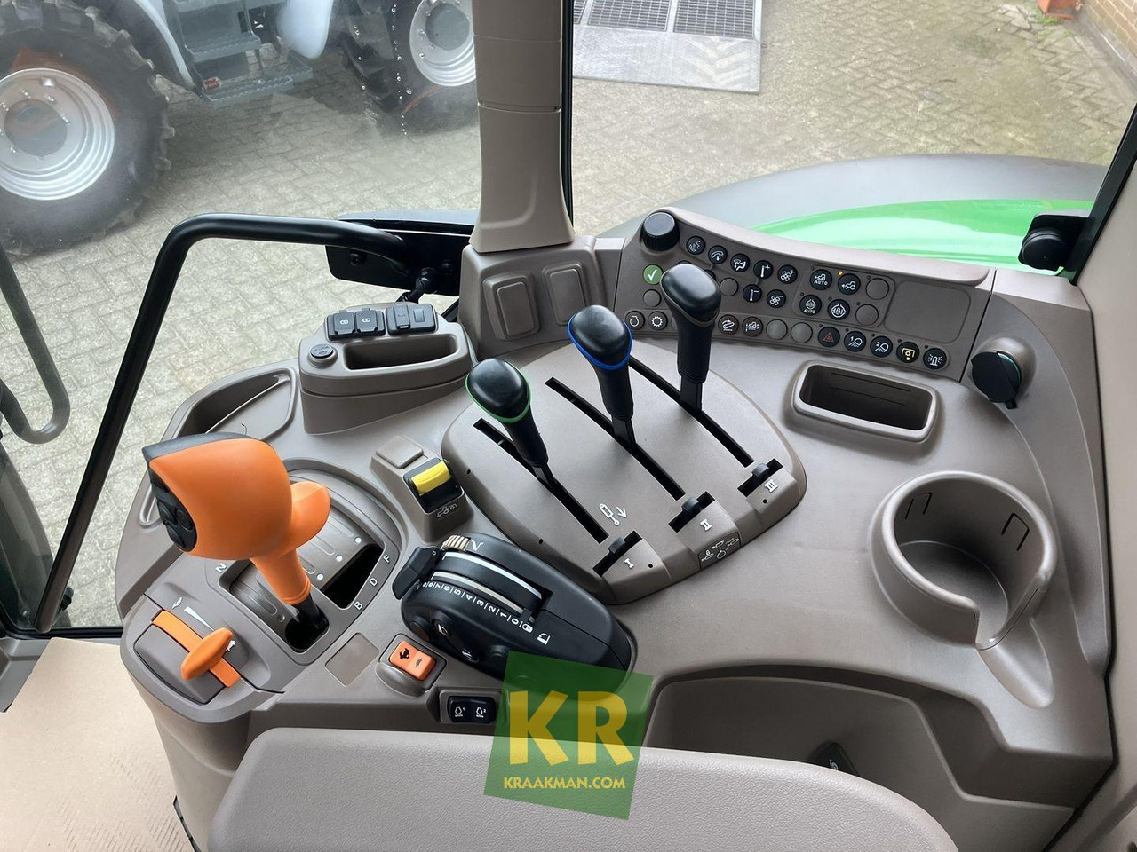 6090M John Deere  6090M John Deere: صورة 13