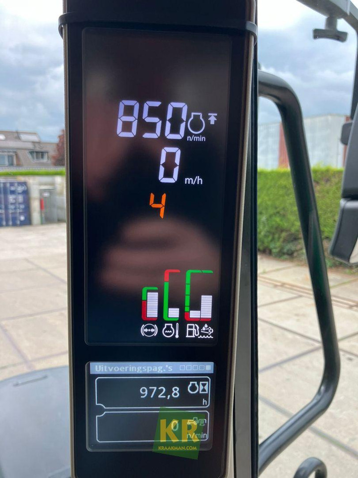 6155M John Deere - جرار: صورة 1 6155M John Deere - جرار: صورة 1