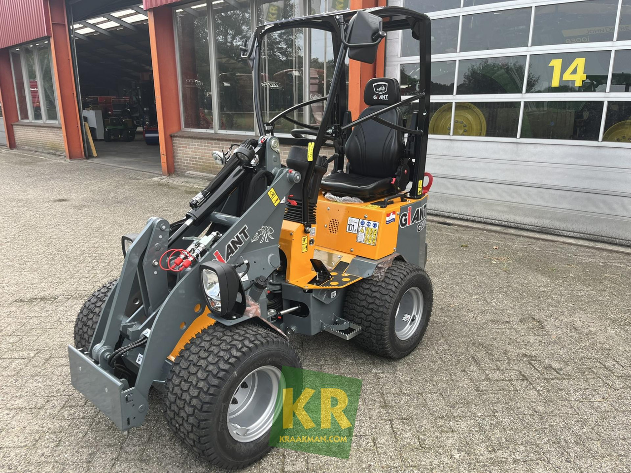 Giant G1200 - لودر مفصلي صغير: صورة 1 Giant G1200 - لودر مفصلي صغير: صورة 1