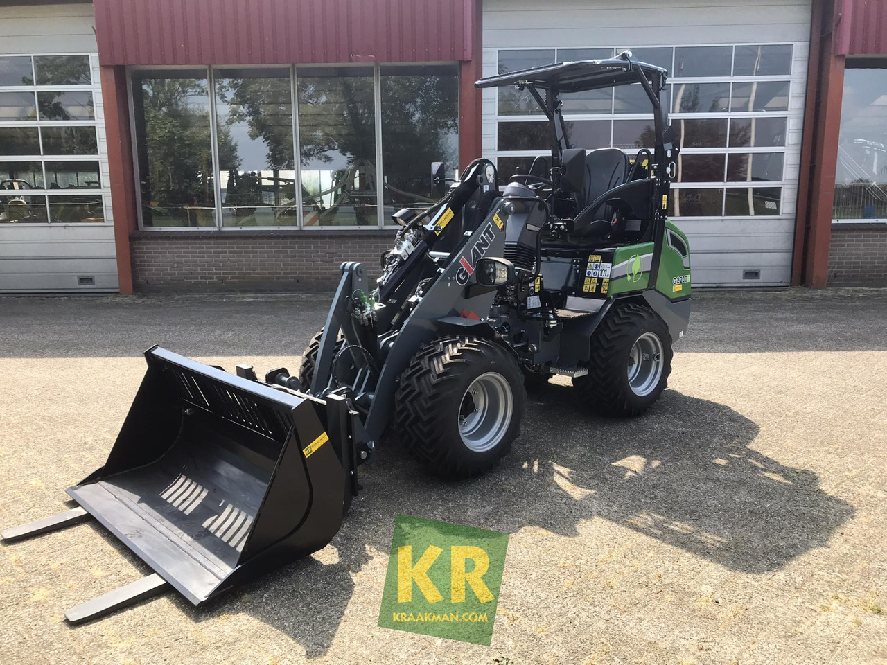 Giant G2200E - لودر مفصلي صغير: صورة 1 Giant G2200E - لودر مفصلي صغير: صورة 1