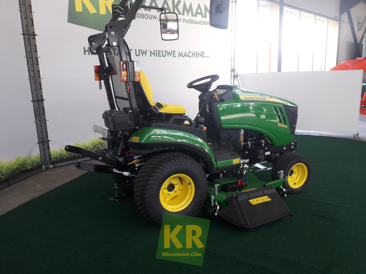 John Deere 1026R - جرار صغير: صورة 2 John Deere 1026R - جرار صغير: صورة 2