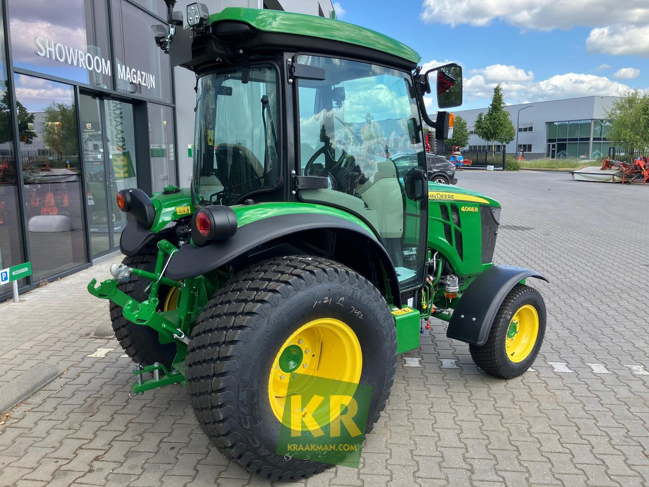 John Deere 4066R - جرار صغير: صورة 2 John Deere 4066R - جرار صغير: صورة 2