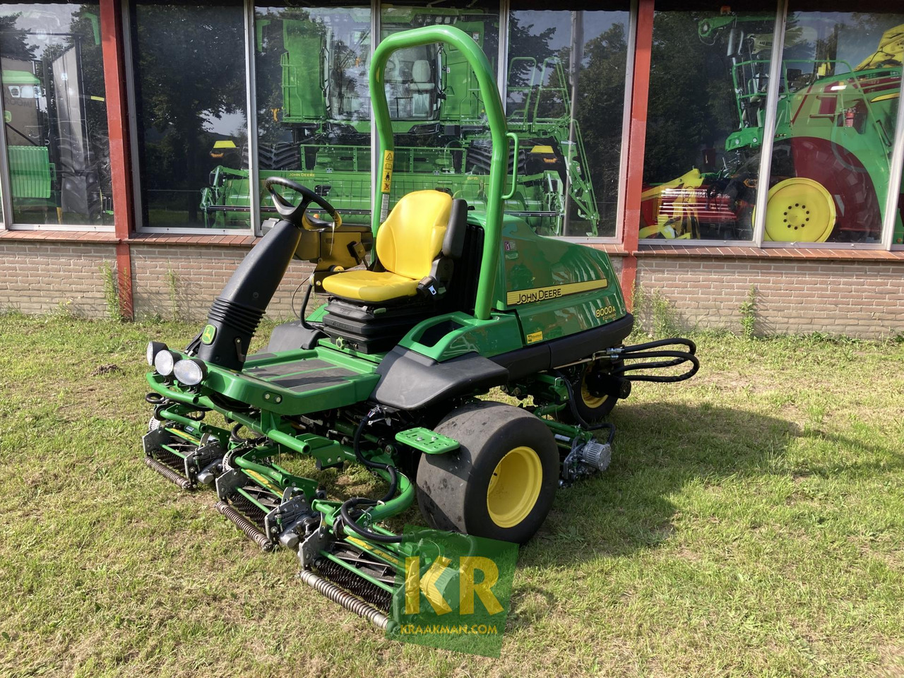 John Deere 8000A E-CUT - جزازة أعشاب الحدائق: صورة 1 John Deere 8000A E-CUT - جزازة أعشاب الحدائق: صورة 1