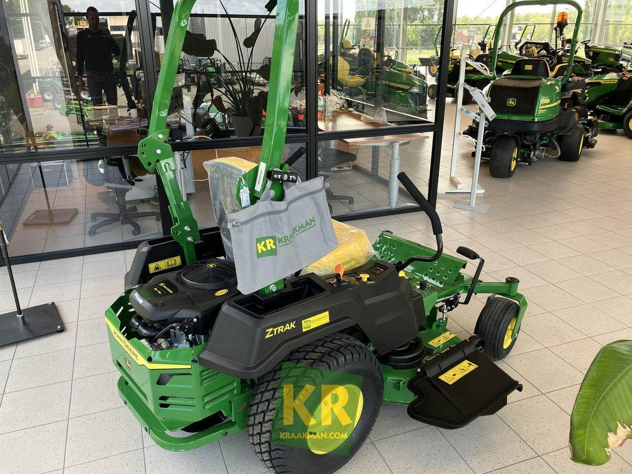 Z515E ZEROTURN John Deere - جزازة أعشاب الحدائق: صورة 4 Z515E ZEROTURN John Deere - جزازة أعشاب الحدائق: صورة 4