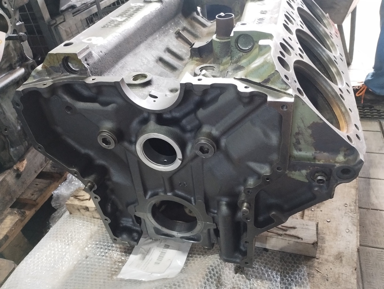 BLOK SILNIKA Mercedes OM 402 V8 - حاجز الاسطوانة - شاحنة: صورة 4 BLOK SILNIKA Mercedes OM 402 V8 - حاجز الاسطوانة - شاحنة: صورة 4