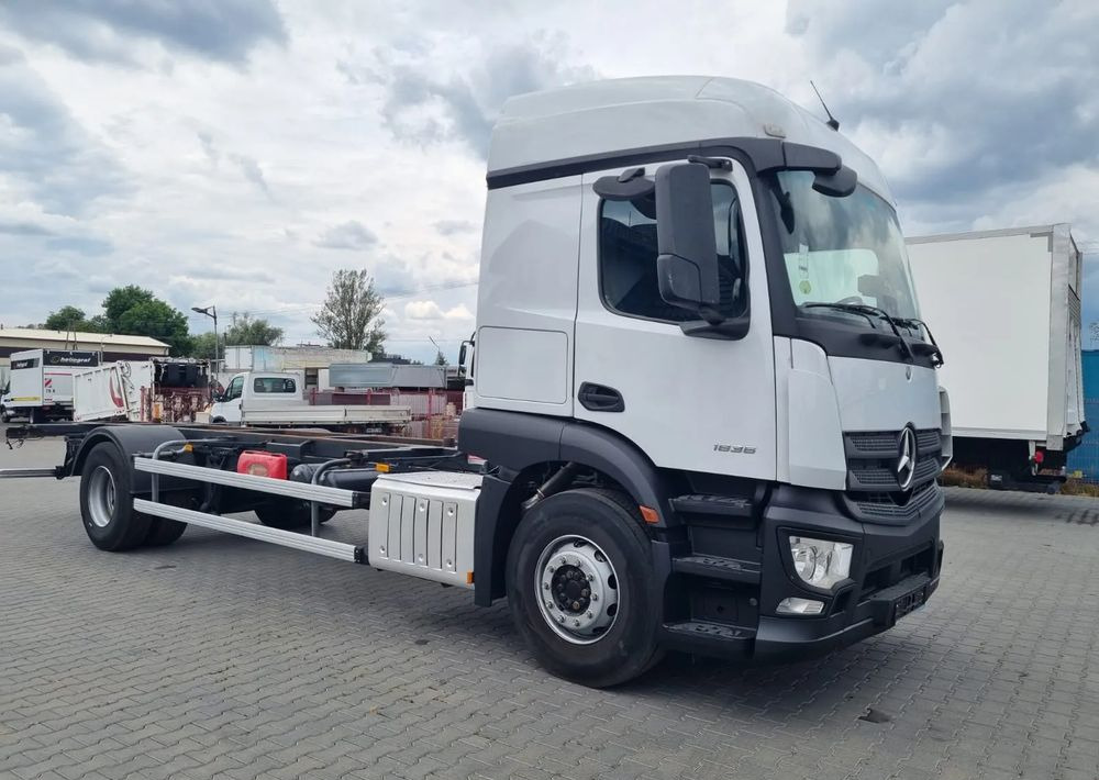 Mercedes-Benz Actros 1836 - شاحنة ستارة: صورة 2 Mercedes-Benz Actros 1836 - شاحنة ستارة: صورة 2