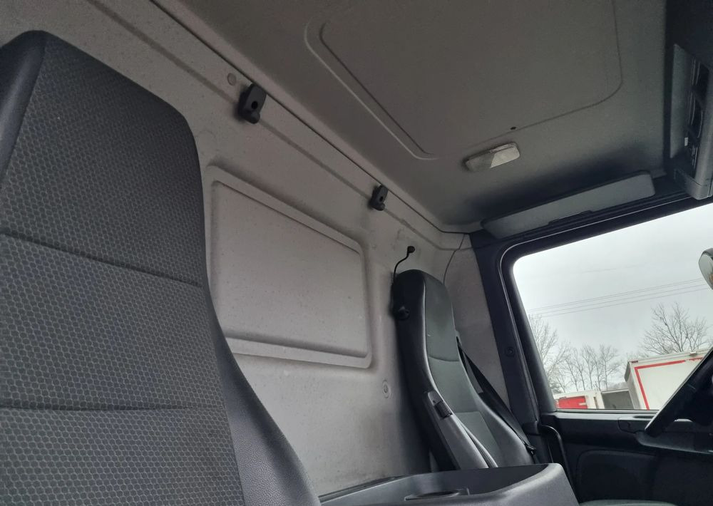 شاحنة النفايات Scania P360: صورة 9
