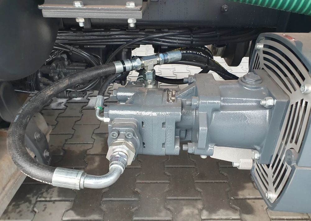 شاحنة النفايات Scania P360: صورة 6