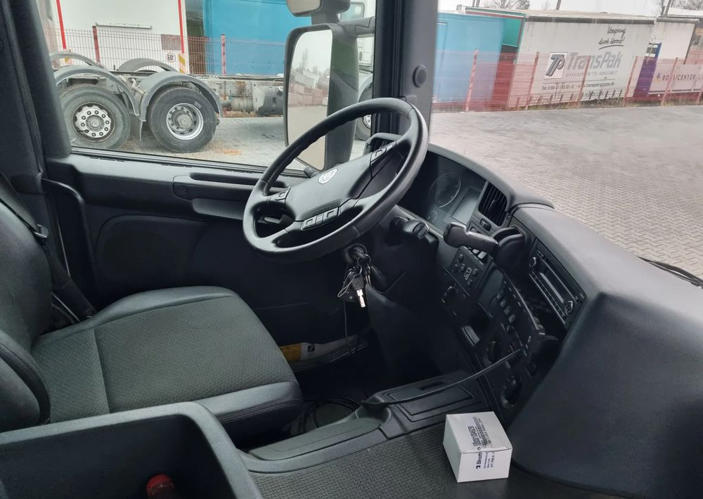 شاحنة النفايات Scania P360: صورة 8