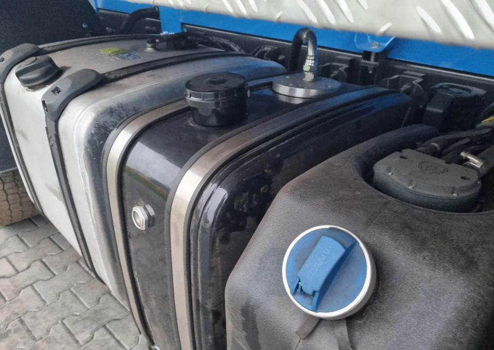 شاحنة النفايات Scania P360: صورة 7