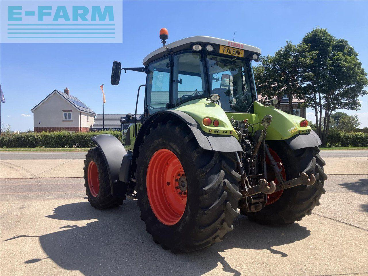 جرار CLAAS ARION 640: صورة 8