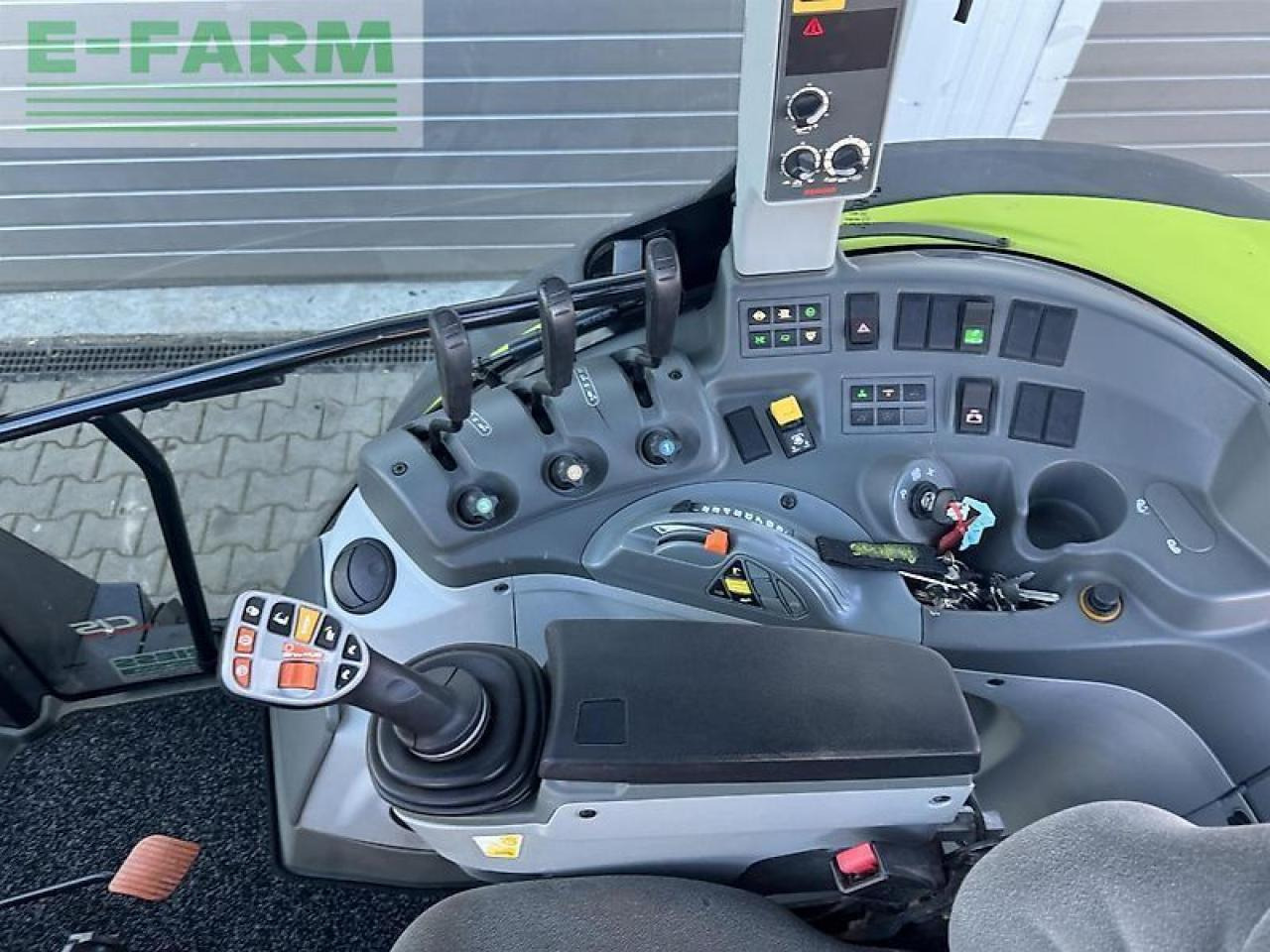 CLAAS arion 420 cis a32 - جرار: صورة 5 CLAAS arion 420 cis a32 - جرار: صورة 5