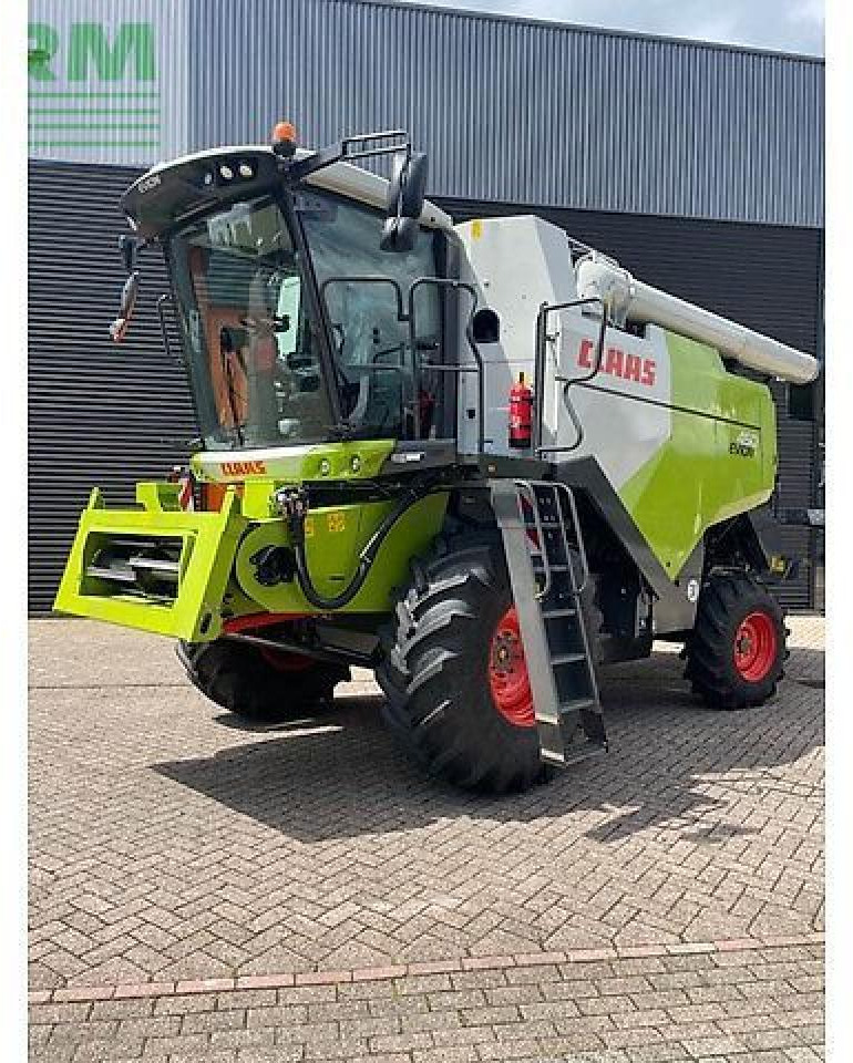 CLAAS evion - حصادة موحَّدة: صورة 1 CLAAS evion - حصادة موحَّدة: صورة 1