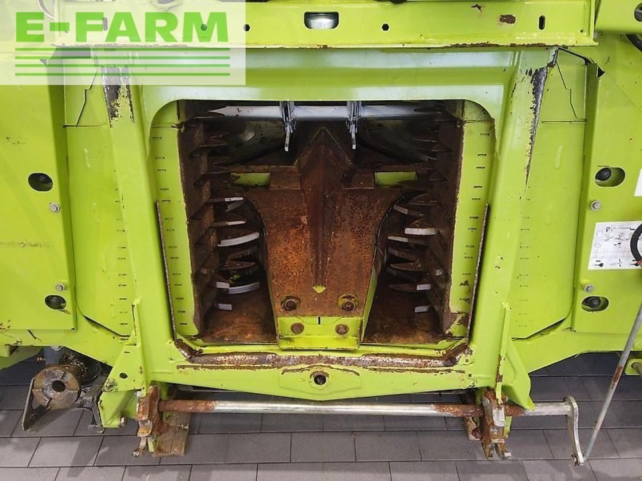 ملحق حصادة أعلاف CLAAS orbis 900: صورة 8