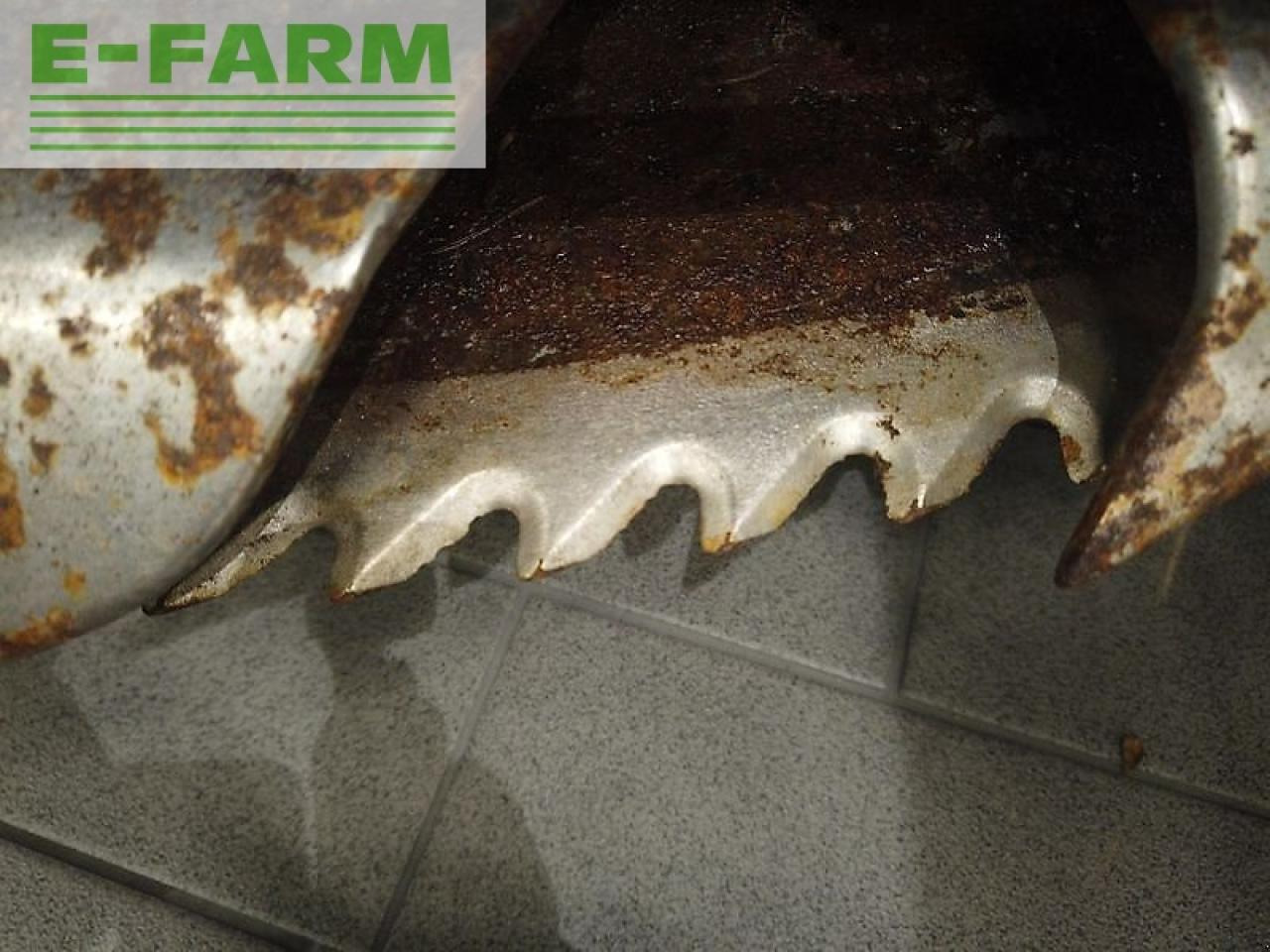 ملحق حصادة أعلاف CLAAS orbis 900: صورة 15