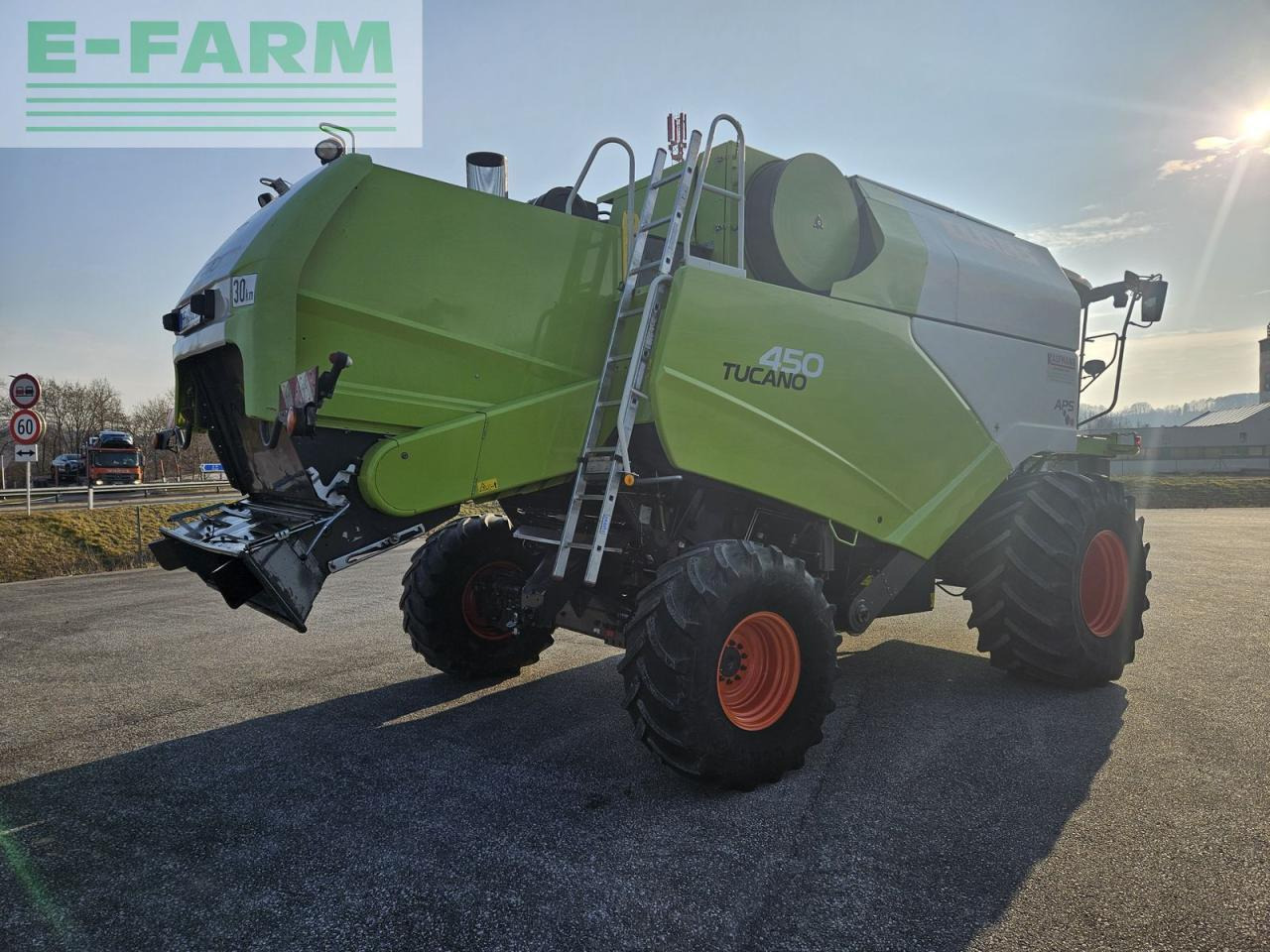 CLAAS tucano 450 - حصادة موحَّدة: صورة 5 CLAAS tucano 450 - حصادة موحَّدة: صورة 5