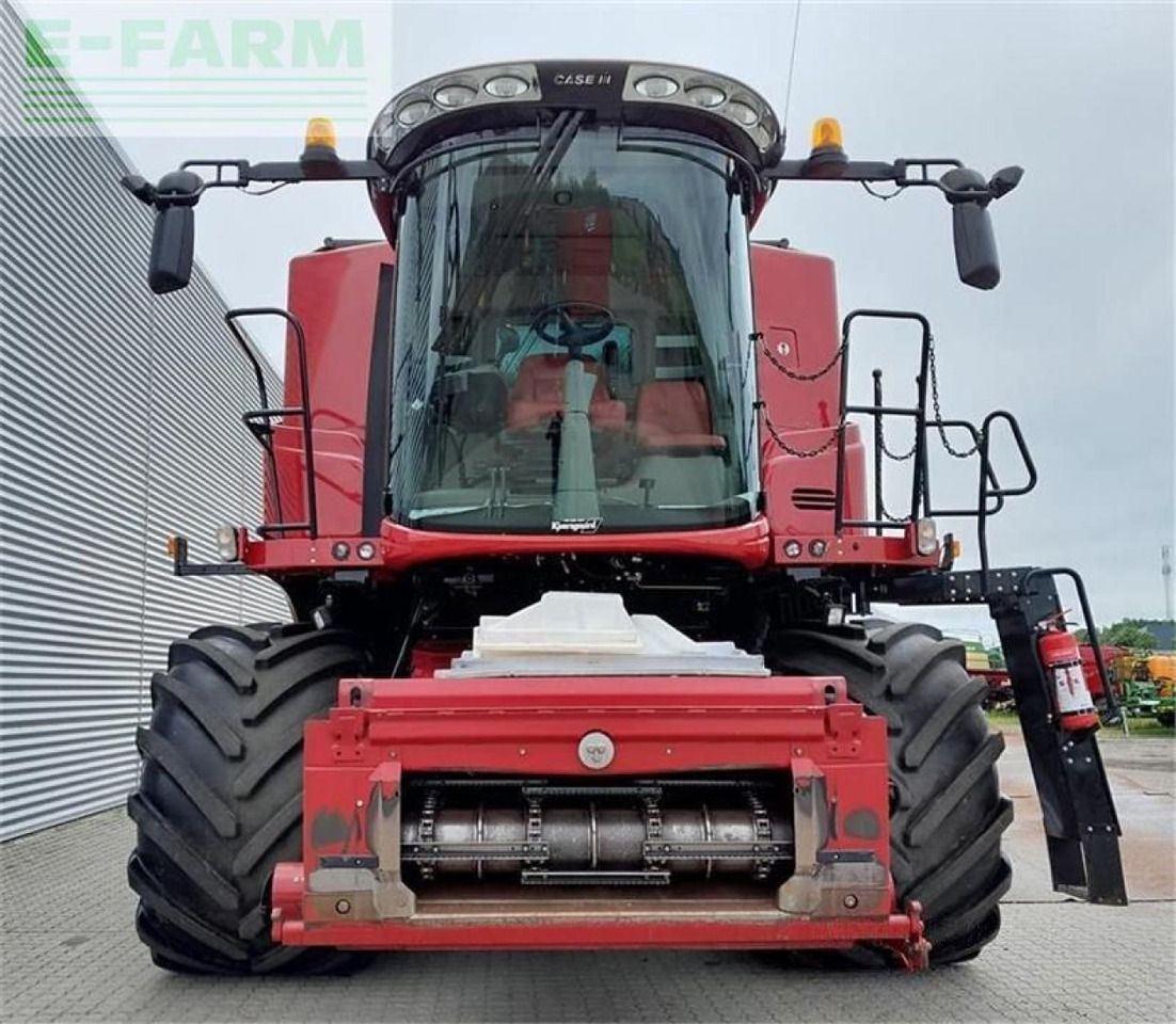 Case-IH axial flow 8240 med 30 fods vario skærebord - حصادة موحَّدة: صورة 4 Case-IH axial flow 8240 med 30 fods vario skærebord - حصادة موحَّدة: صورة 4