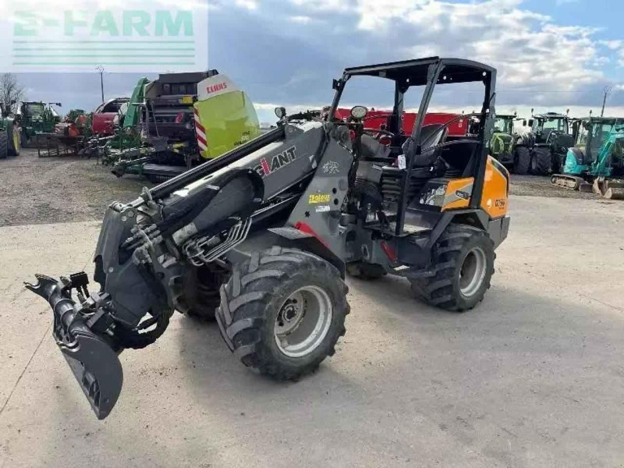 Giant g3500 - اللودر بعجل: صورة 1 Giant g3500 - اللودر بعجل: صورة 1