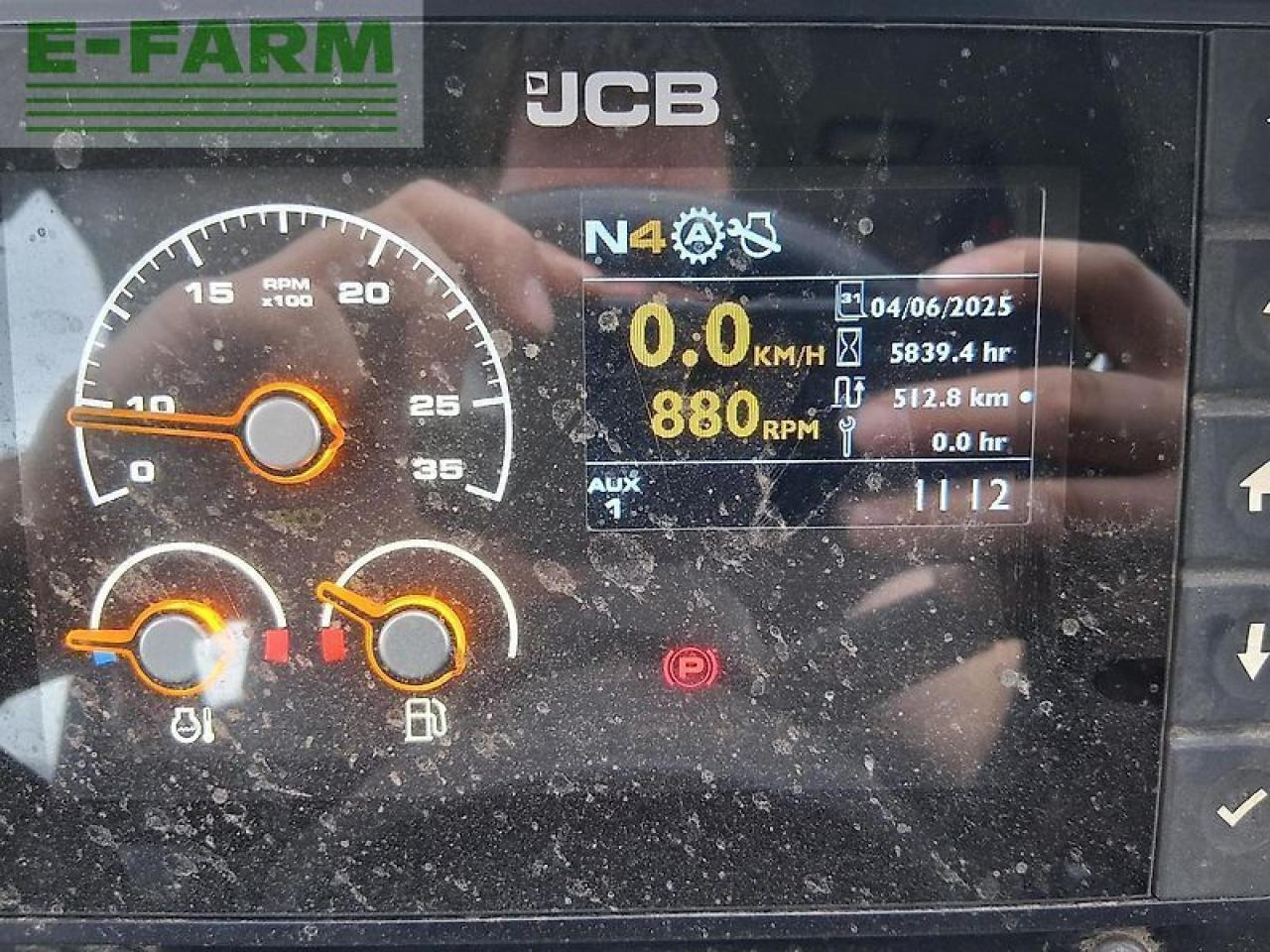 اللودر بعجل JCB tm 320s: صورة 9