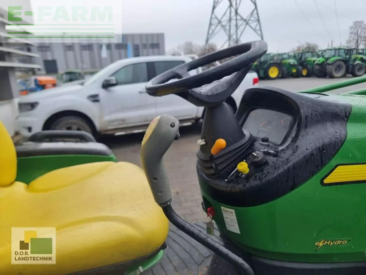 جرار John Deere 3520 e-hydro: صورة 6