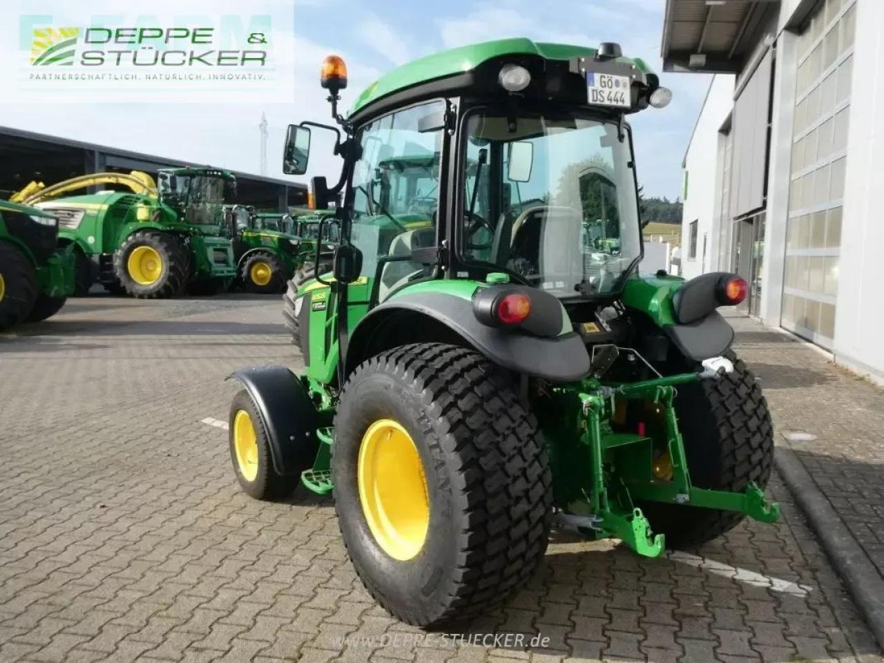 John Deere 4052r - جرار: صورة 3 John Deere 4052r - جرار: صورة 3
