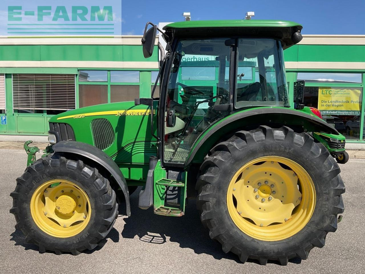 John Deere 5820 - جرار: صورة 2 John Deere 5820 - جرار: صورة 2