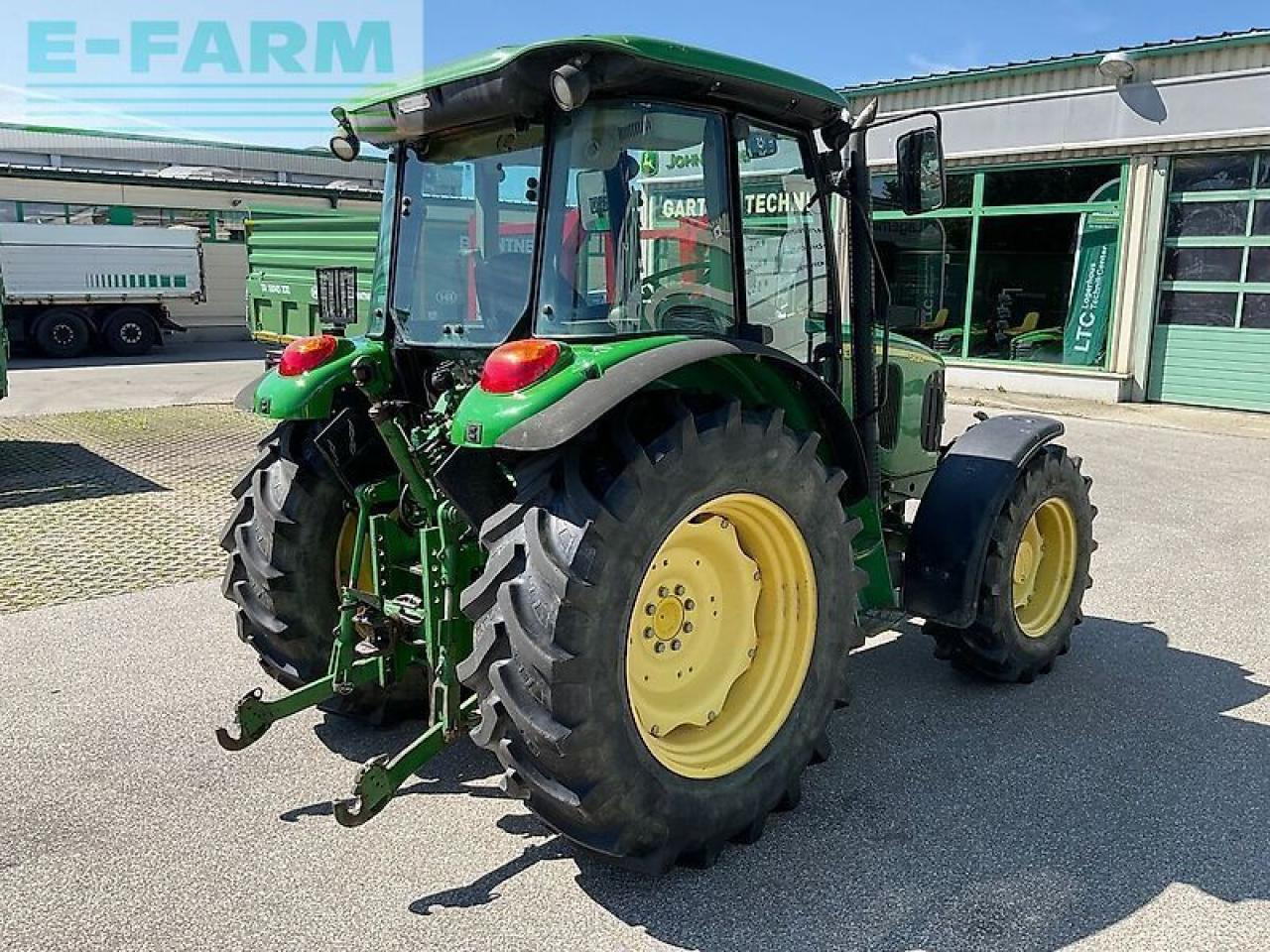 John Deere 5820 - جرار: صورة 3 John Deere 5820 - جرار: صورة 3