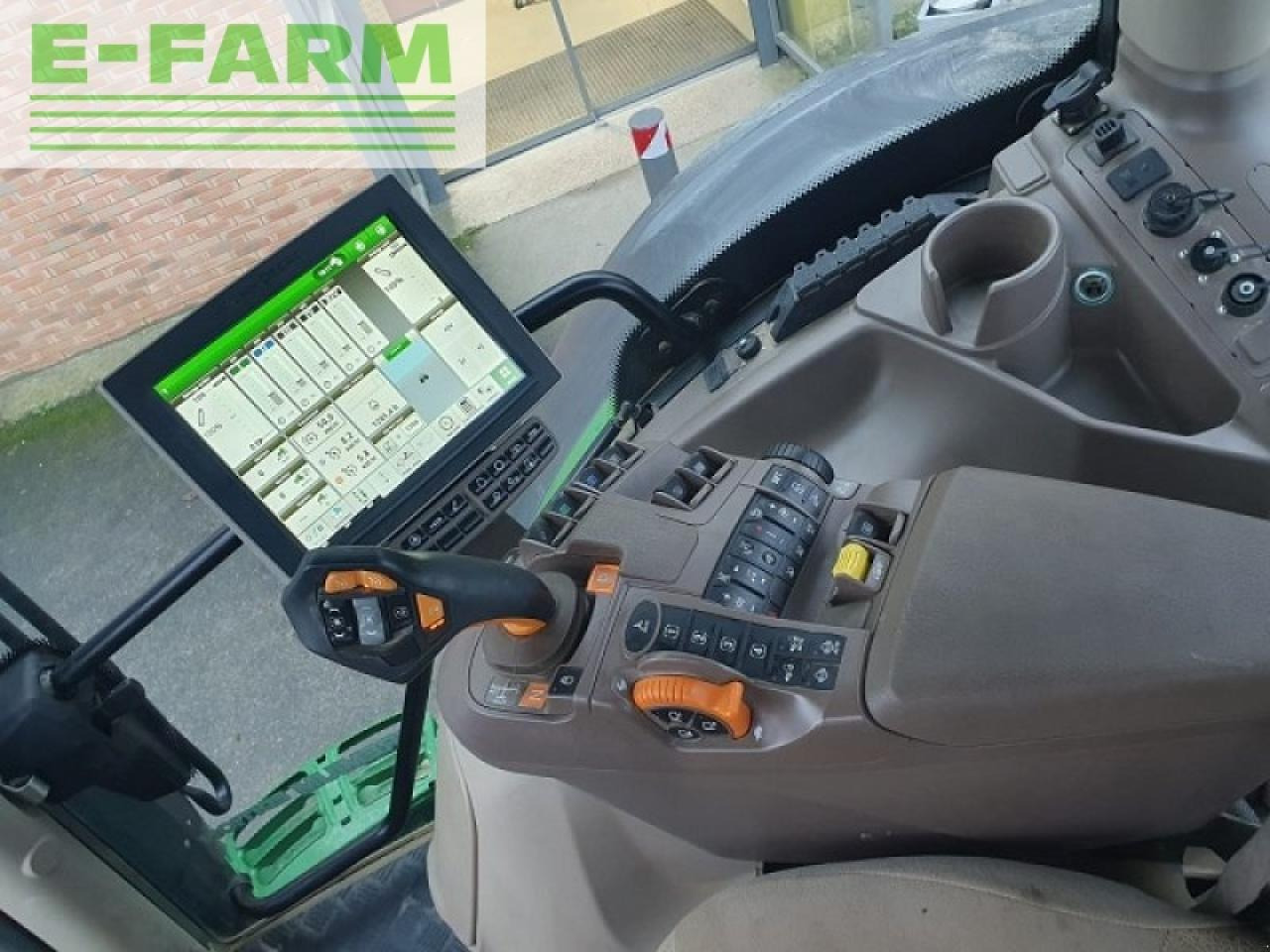 جرار John Deere 6215r: صورة 8