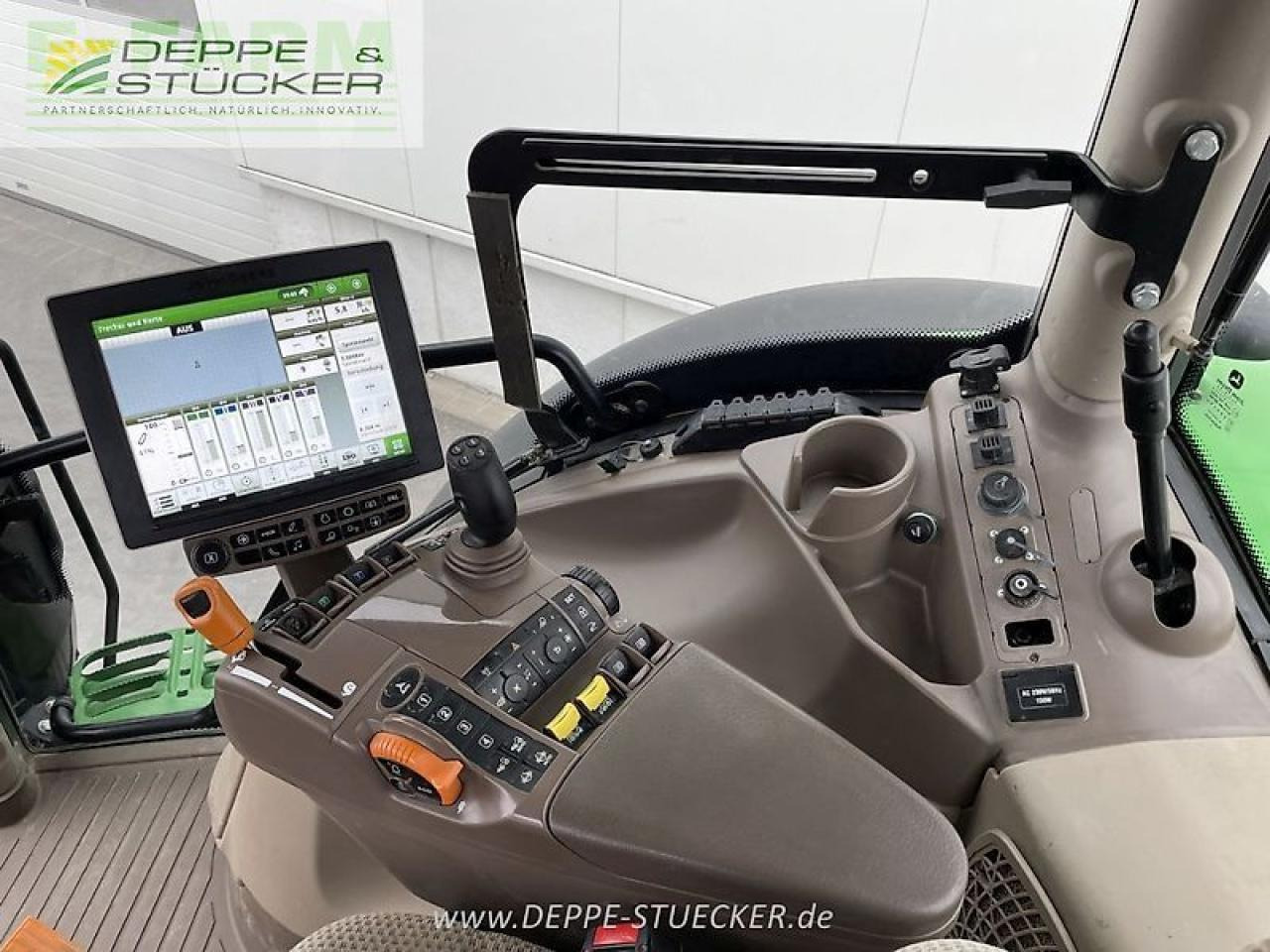 جرار John Deere 6215r: صورة 9