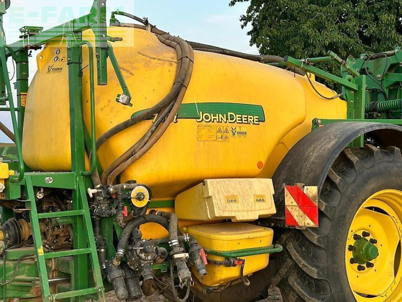 John Deere 740i - بخاخ مقطورة: صورة 1 John Deere 740i - بخاخ مقطورة: صورة 1