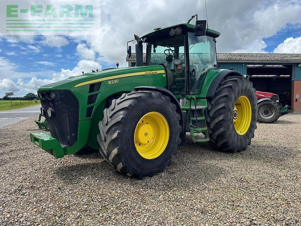 John Deere 8330 - جرار: صورة 1 John Deere 8330 - جرار: صورة 1