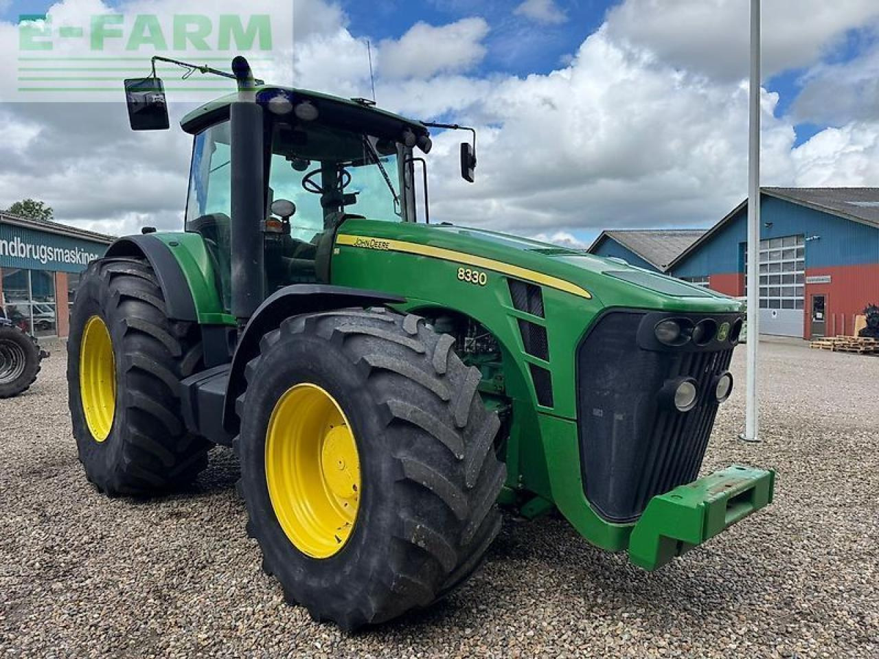 John Deere 8330 - جرار: صورة 2 John Deere 8330 - جرار: صورة 2