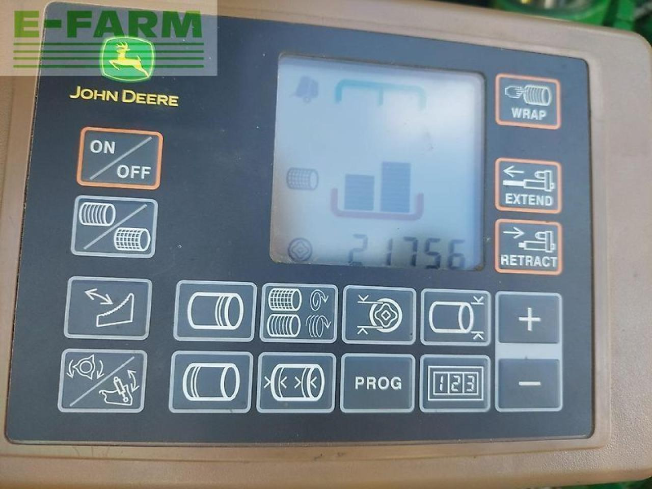 مكبس البالات المستطيله John Deere 864 maxicut: صورة 13