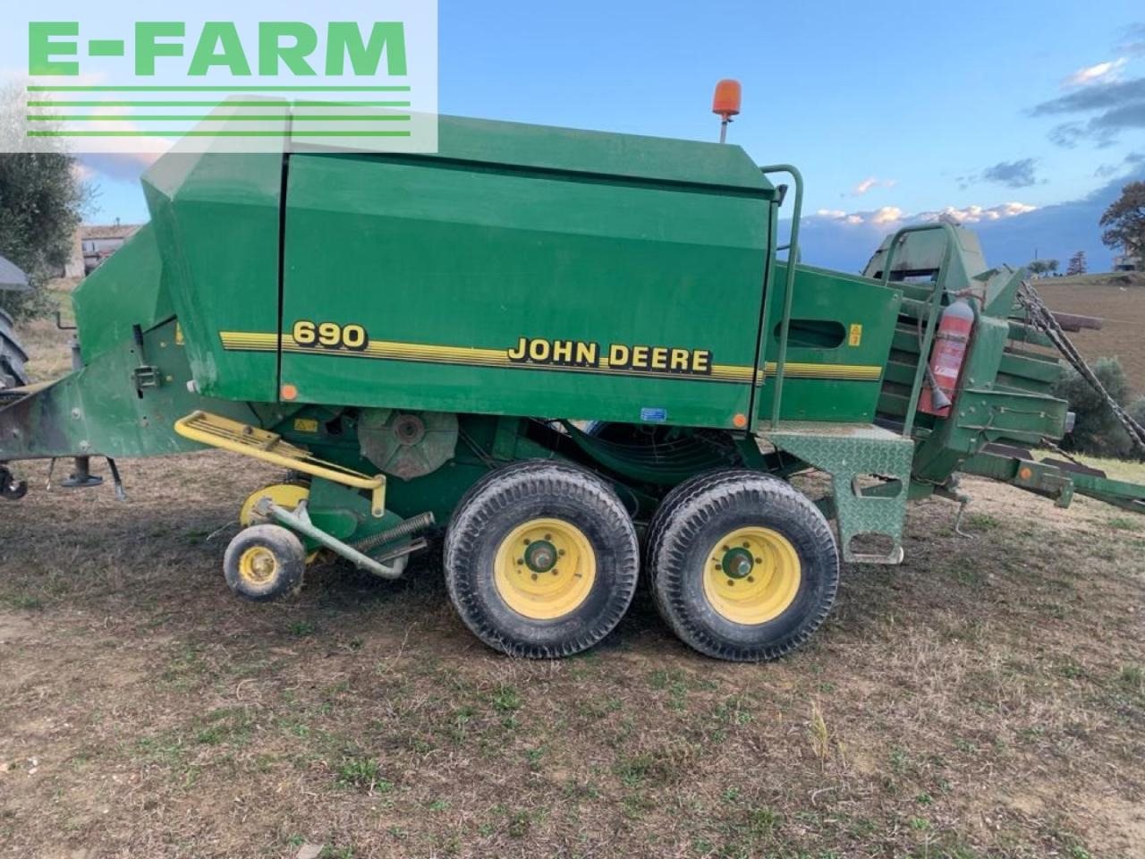 John Deere John Deere 690 - مكبس البالات المستطيله: صورة 2 John Deere John Deere 690 - مكبس البالات المستطيله: صورة 2