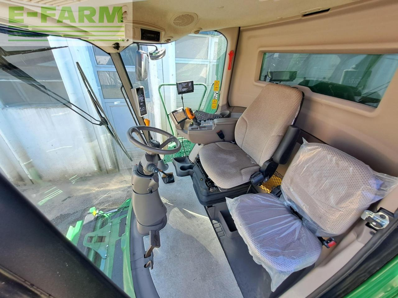 حصادة موحَّدة John Deere W650: صورة 21 حصادة موحَّدة John Deere W650: صورة 21