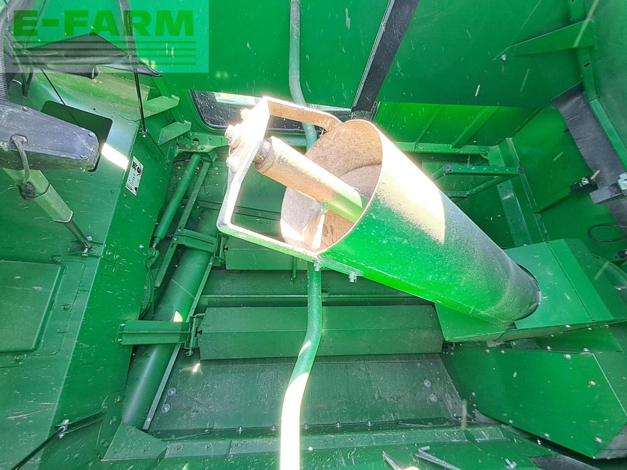 حصادة موحَّدة John Deere W650: صورة 10 حصادة موحَّدة John Deere W650: صورة 10