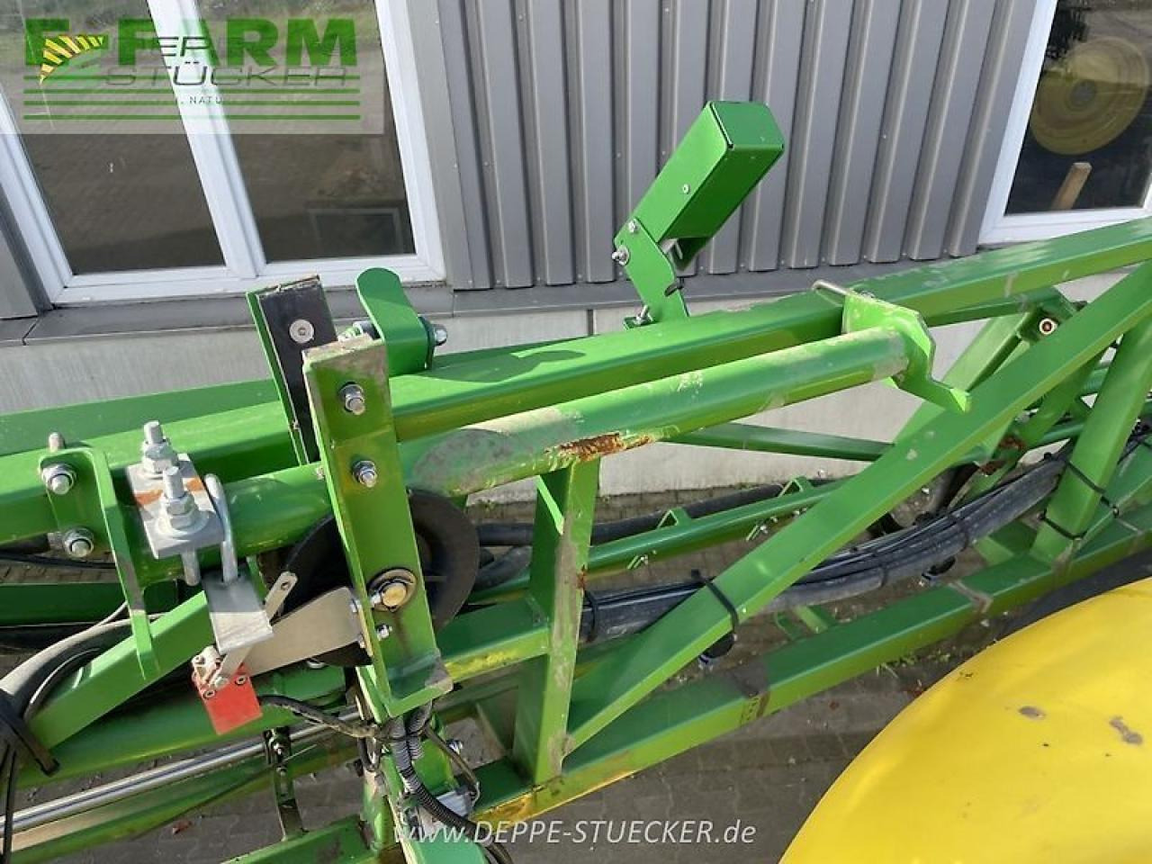John Deere m740i (mj14) - بخاخ مقطورة: صورة 2 John Deere m740i (mj14) - بخاخ مقطورة: صورة 2