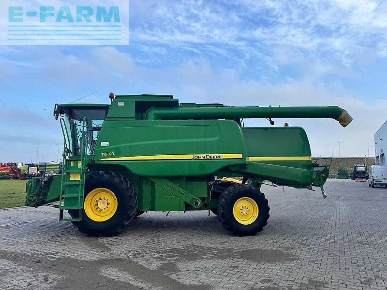 John Deere t670 - حصادة موحَّدة: صورة 4 John Deere t670 - حصادة موحَّدة: صورة 4