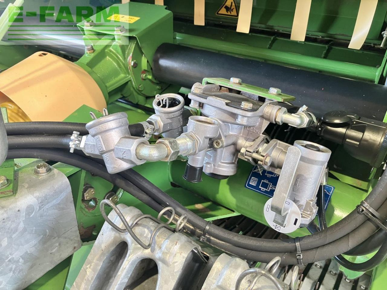 مكبس البالات المستطيله Krone comprima f 125 xc: صورة 8