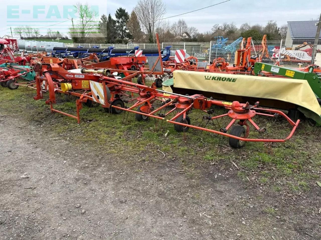 Kuhn faneuse gf8501mh kuhn - آلة تيبيس العشب/ آلة جمع العشب: صورة 2 Kuhn faneuse gf8501mh kuhn - آلة تيبيس العشب/ آلة جمع العشب: صورة 2