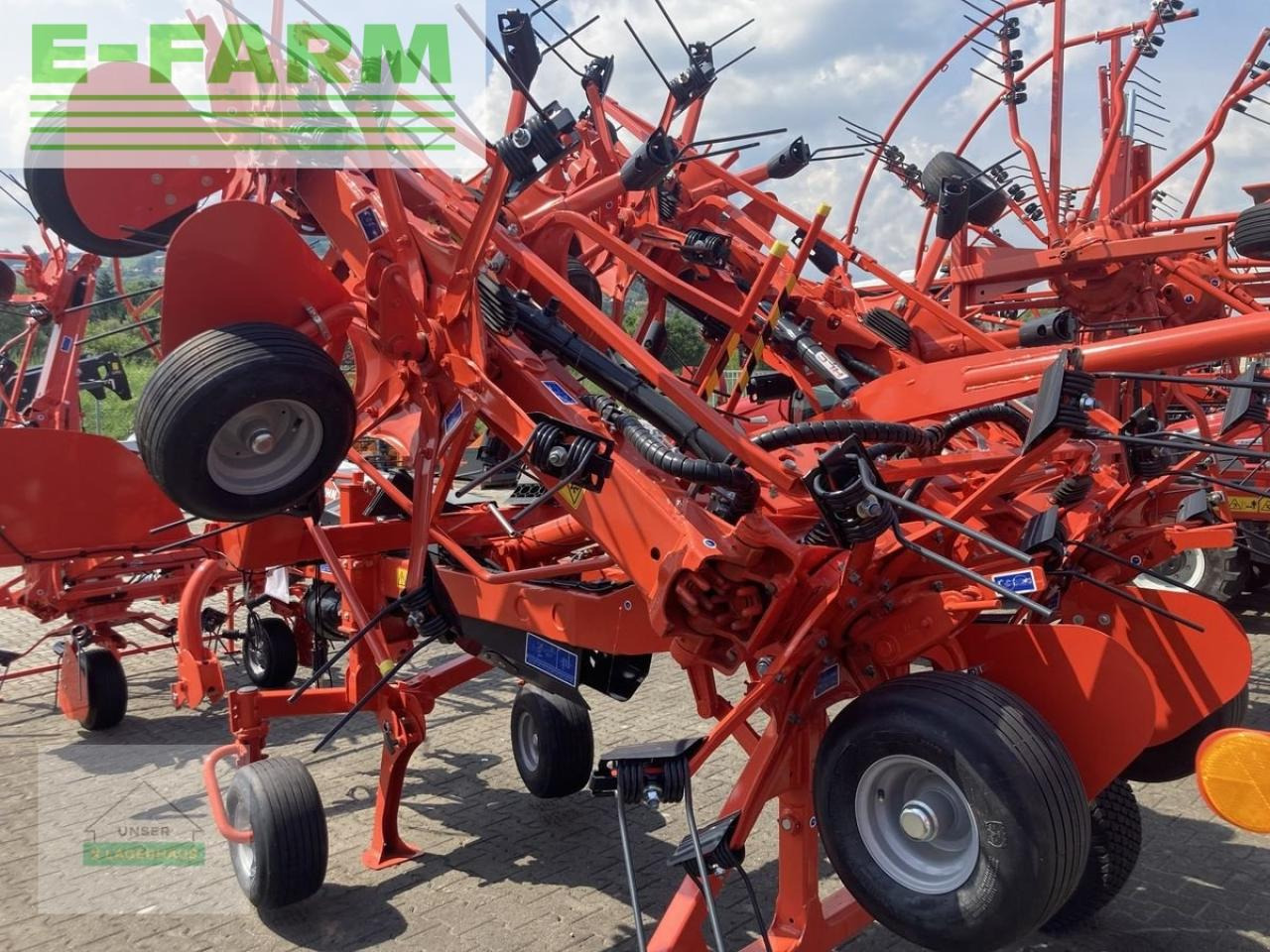 Kuhn gf 8703 t - آلة تيبيس العشب/ آلة جمع العشب: صورة 4 Kuhn gf 8703 t - آلة تيبيس العشب/ آلة جمع العشب: صورة 4