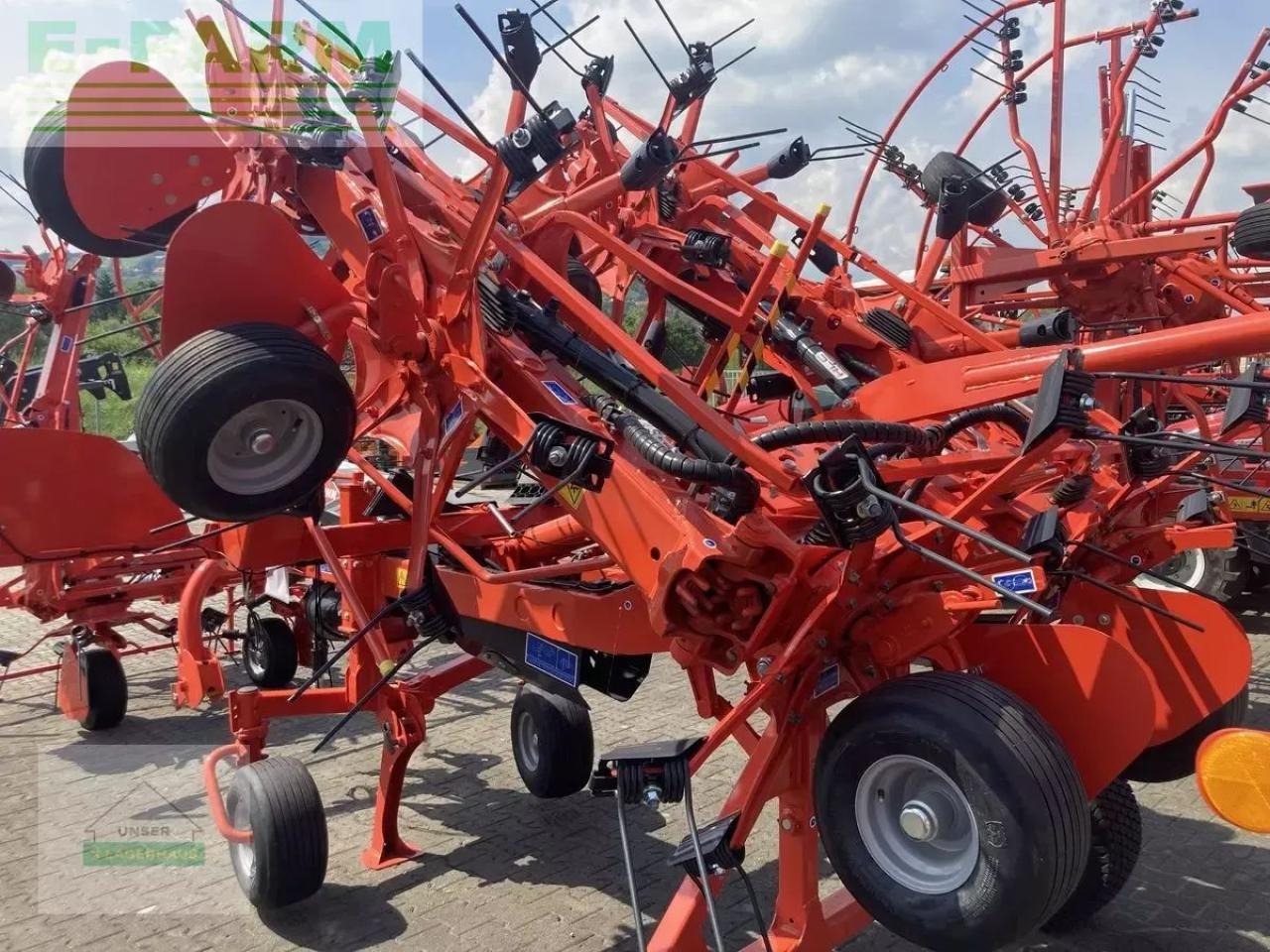 Kuhn gf 8703 t - آلة تيبيس العشب/ آلة جمع العشب: صورة 4 Kuhn gf 8703 t - آلة تيبيس العشب/ آلة جمع العشب: صورة 4