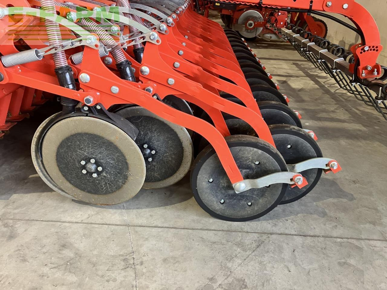 Kuhn venta 330 isobus - doppelscheibenschar - آلة البذر: صورة 4 Kuhn venta 330 isobus - doppelscheibenschar - آلة البذر: صورة 4