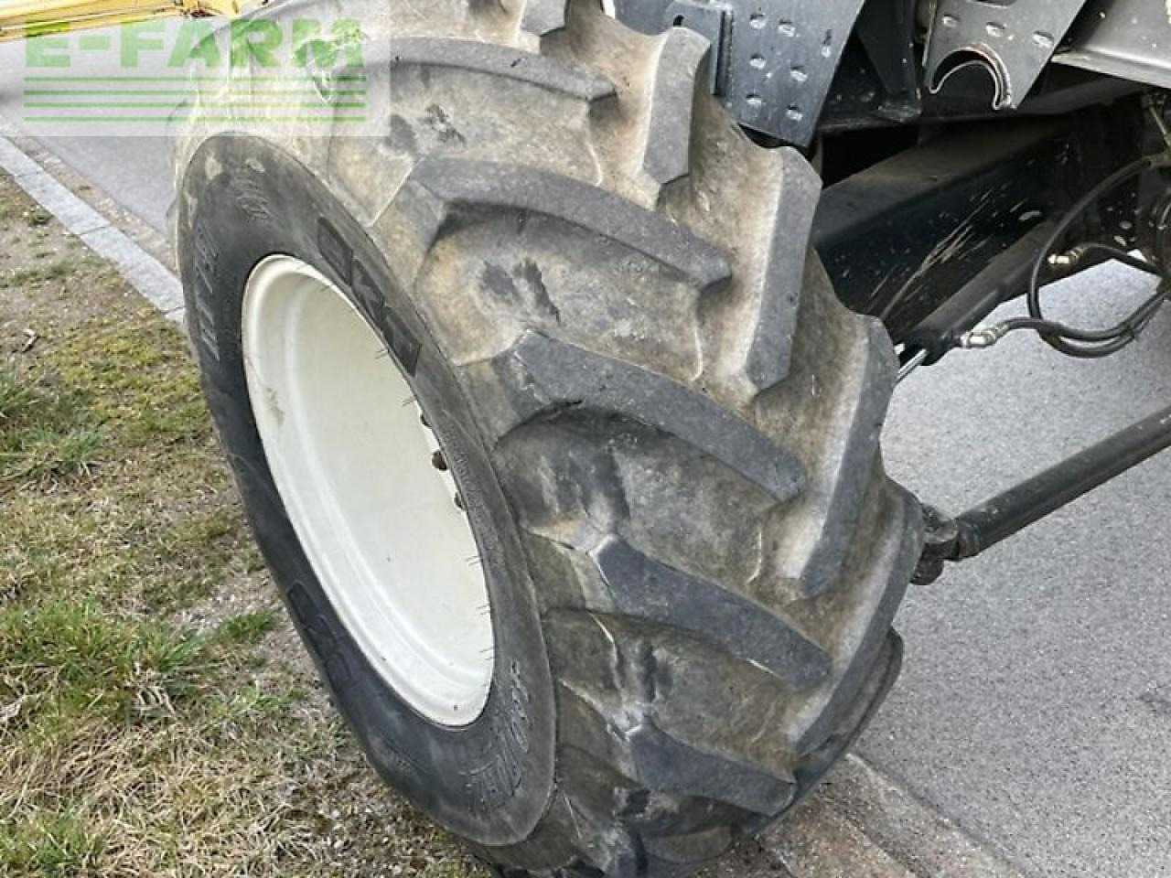 حصادة موحَّدة New Holland cx 740: صورة 9